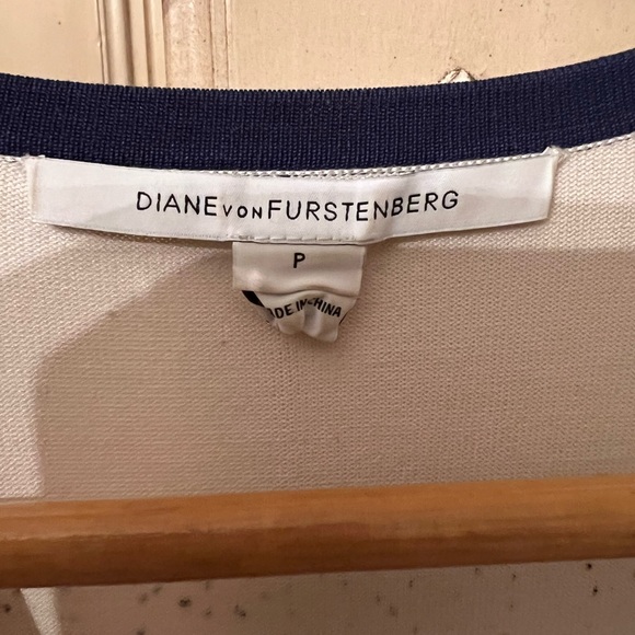 Blue and white print wrap dress from Diane von Furstenberg - Picture 2 of 3